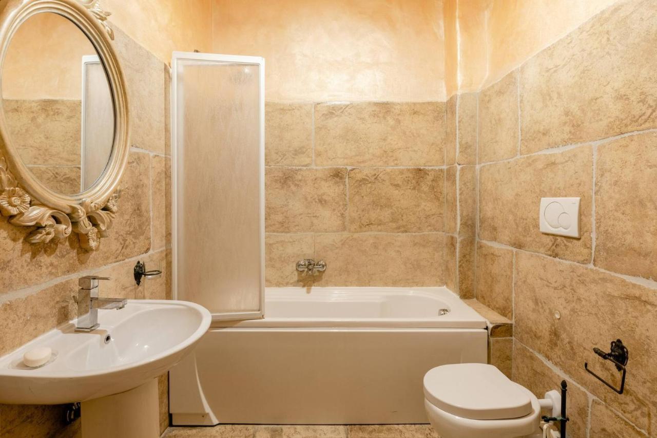 Rome Right In The Ancient Historical Center Two Bedrooms Two Bath, Up To 6 Pax 외부 사진